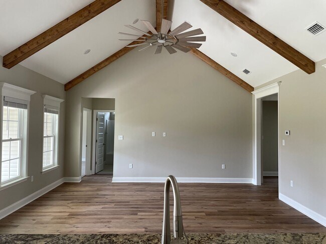 Building Photo - 4 Bedroom/3.5 Bath Home in North Lowndes C...