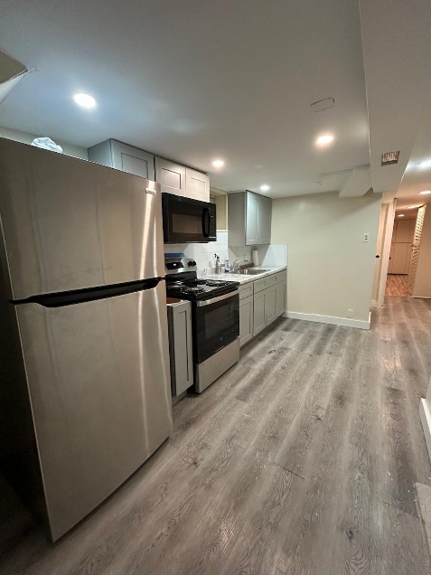 Building Photo - 595 E 39th St