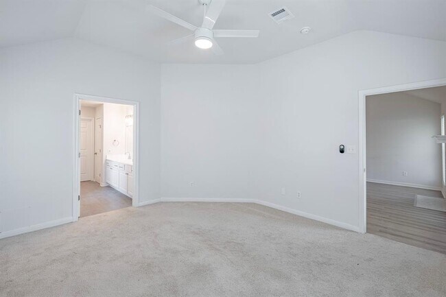 Building Photo - 331 Leisure Ln