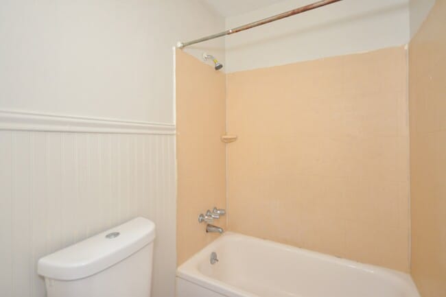 Building Photo - 1138 Perry Hill Rd