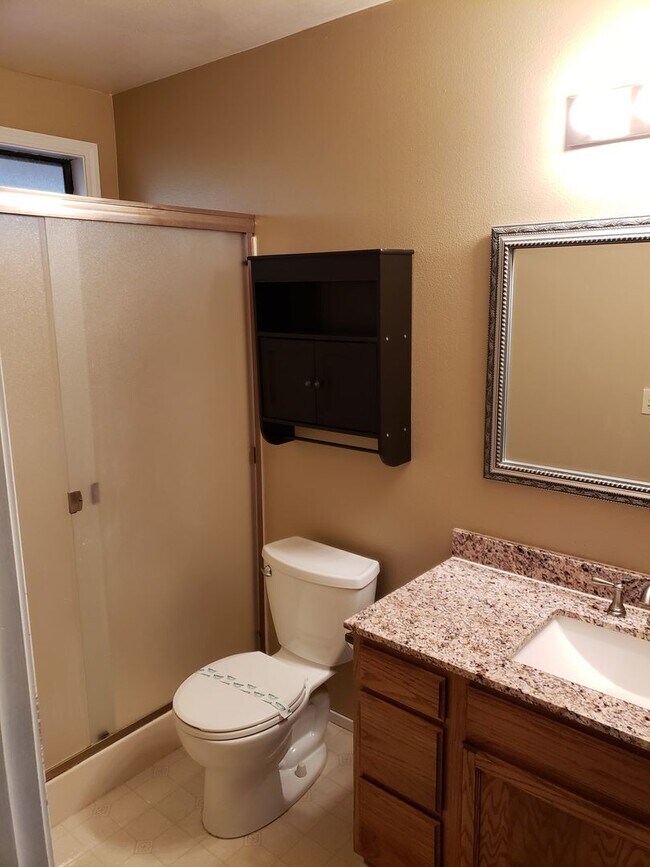 Building Photo - 3 BED 2 BATH HOUSE OFF VICTOR AVE