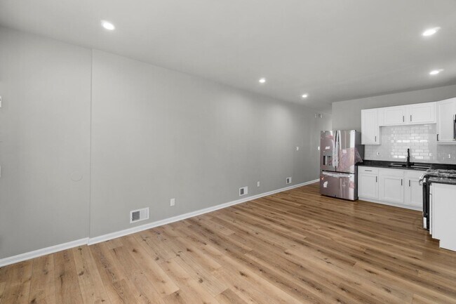 Building Photo - 2505 E Fayette St