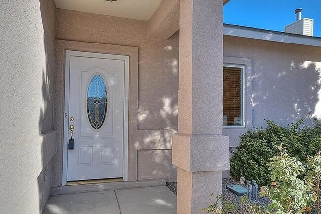 Building Photo - 3 bed 2 bath single level home