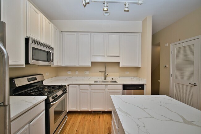 Building Photo - 353 E Eastgate Pl
