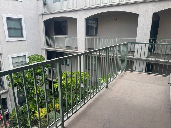 Building Photo - Renovated 1BR in Long Beach – New Appliances, Big Balcony, Steps from Downtown