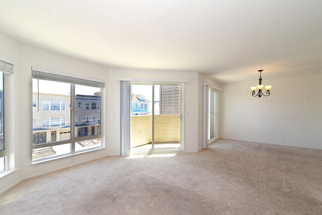 Building Photo - 333 18th Ave