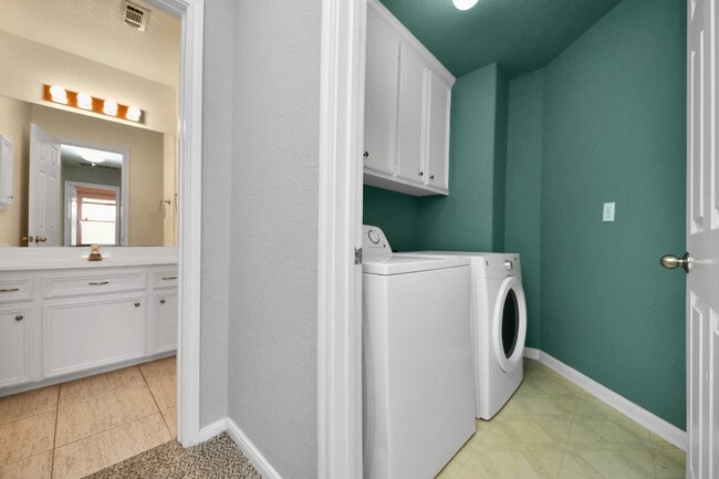 Building Photo - 1010 Gardenwalk Dr