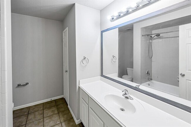 Building Photo - 4818 Plum Forest Rd