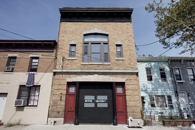 Primary Photo - 46 Irving St