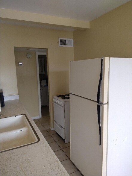 Building Photo - 1515 W Desert Cove Ave