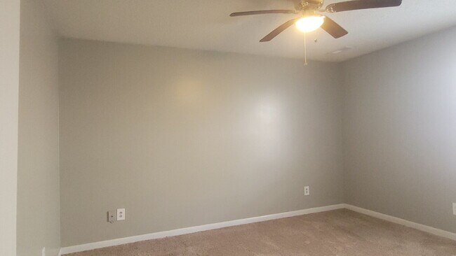 Building Photo - 1 month free!!! "Cozy 1-Bedroom Retreat – Your Cozy Haven in Huntsville!"