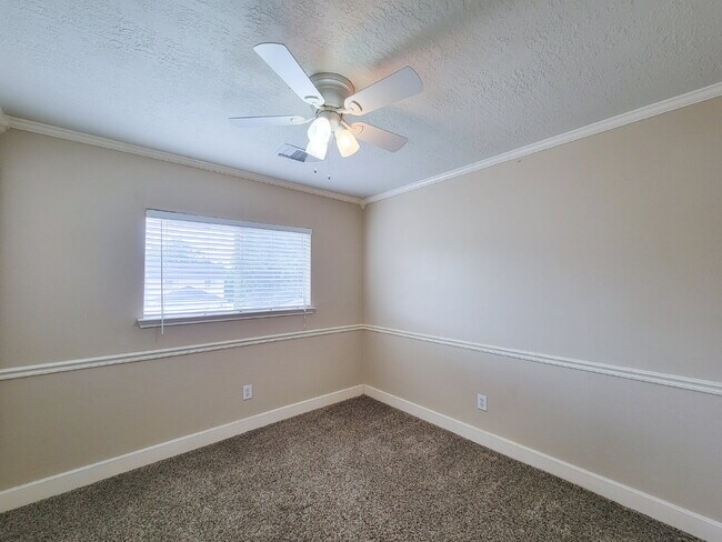 Building Photo - 3 Bed Single-Family Home in Parkside At Perry 77070
