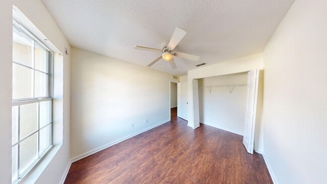 Building Photo - 3BR/ 2.5BA TOWNHOME With Garage - Timmerma...