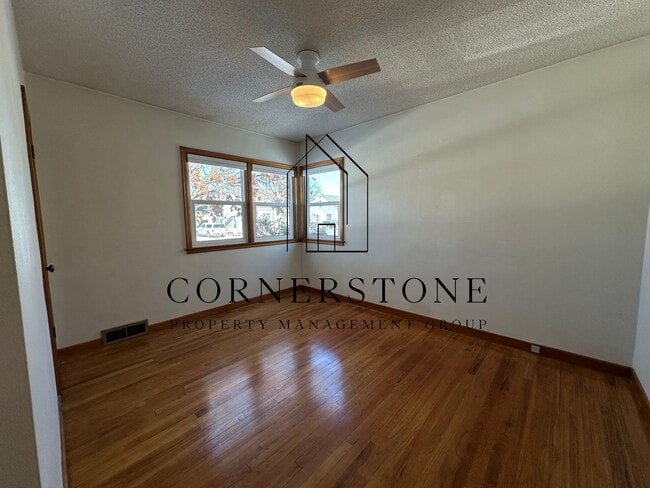 Building Photo - Well taken care of 2 bedroom $1095