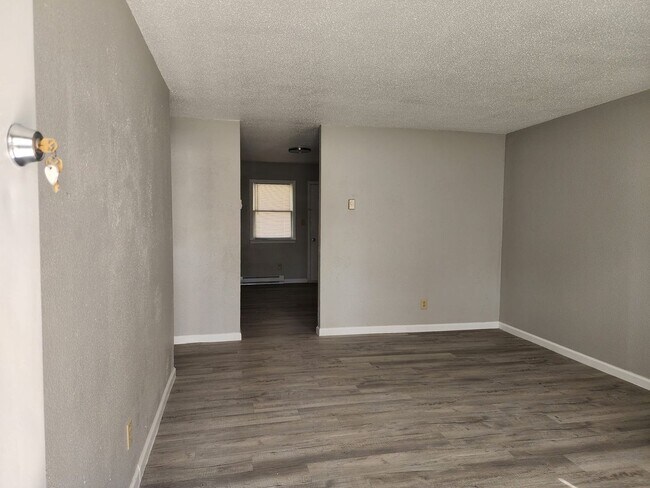 Building Photo - 190 Chapel Dr