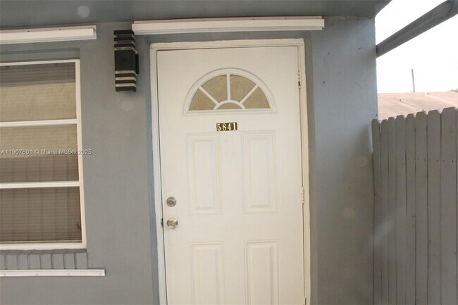 Building Photo - 5841 Tyler St