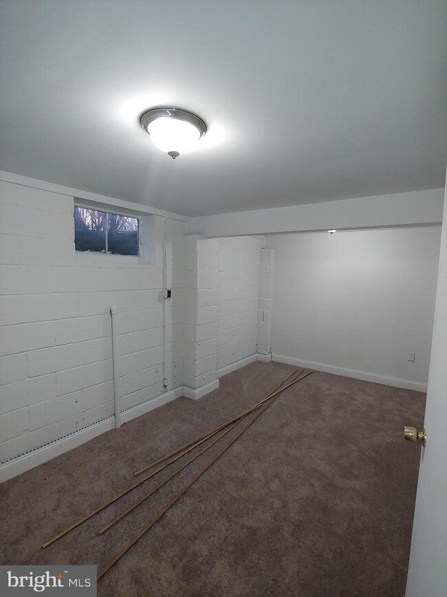Building Photo - 8519 Roundhill Rd