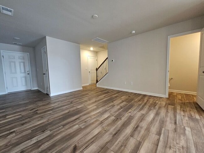 Building Photo - Taylor Hill