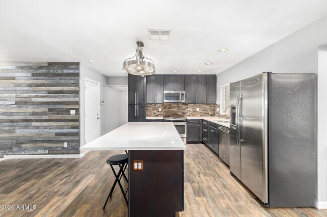 Building Photo - 1340 E Garnet Cir