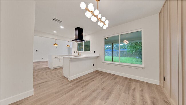 Building Photo - 2407 Bradford Dr