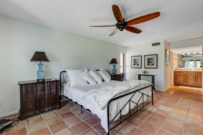 Building Photo - ** RETREAT AT NAPLES ** 3 BED / 2 BATH - C...