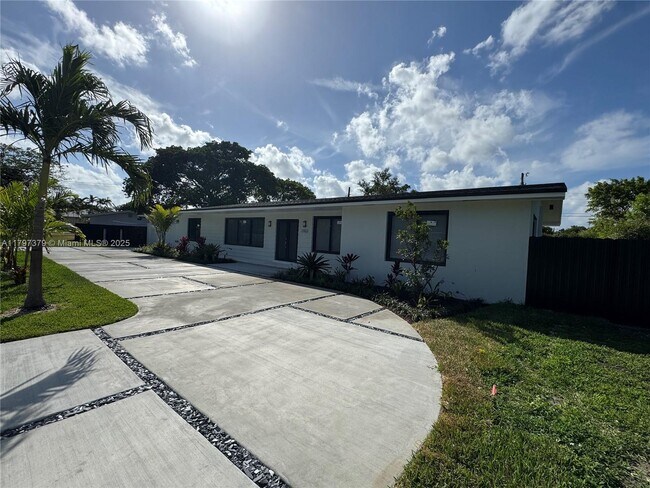 Primary Photo - 10055 SW 135th St