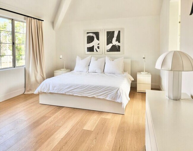 Building Photo - 8118 E Peacock Ln