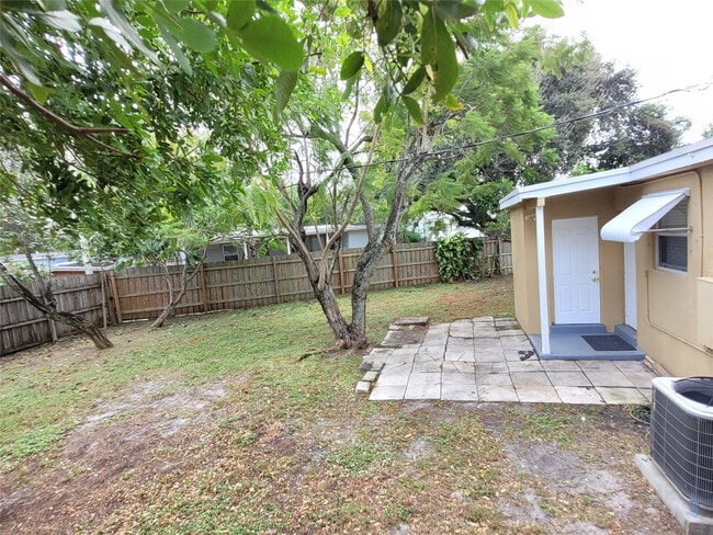 Building Photo - 4870 NE 16th Ave