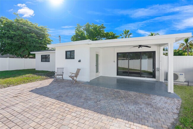 Building Photo - 455 SW 14th Ct