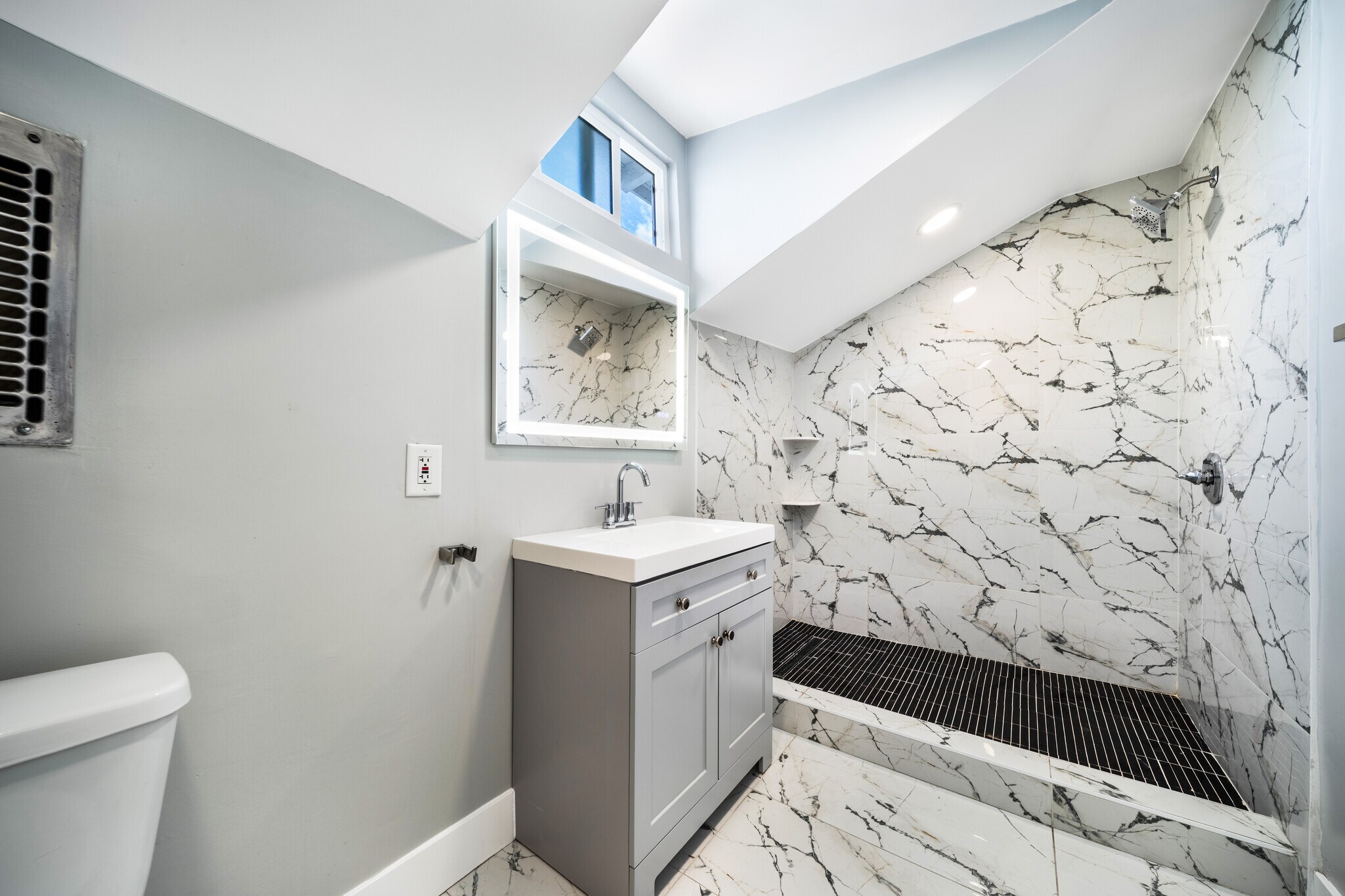 Building Photo - 1100 Coronado Ter