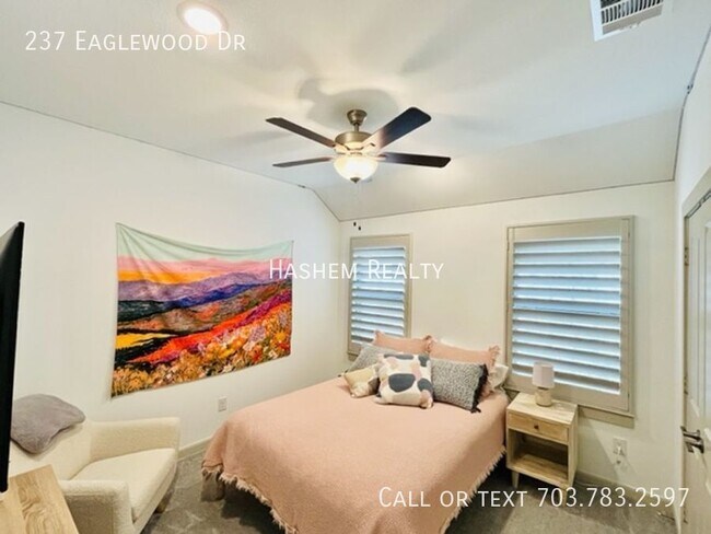 Building Photo - 237 Eaglewood Dr