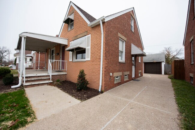 Building Photo - 4530 Wood Ave