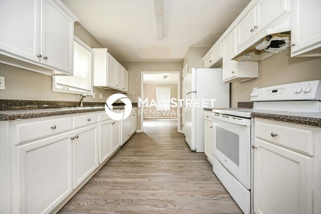Building Photo - 4 Bedroom Pet-Friendly Home in Rex, GA with Main Street Renewal