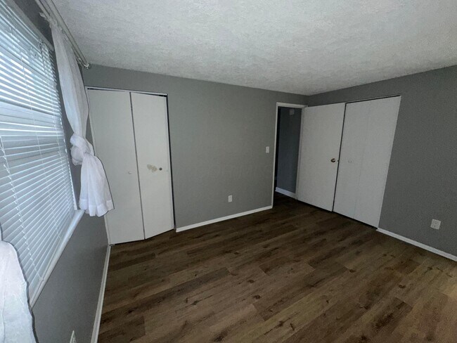 Building Photo - 3535 Paris Blvd