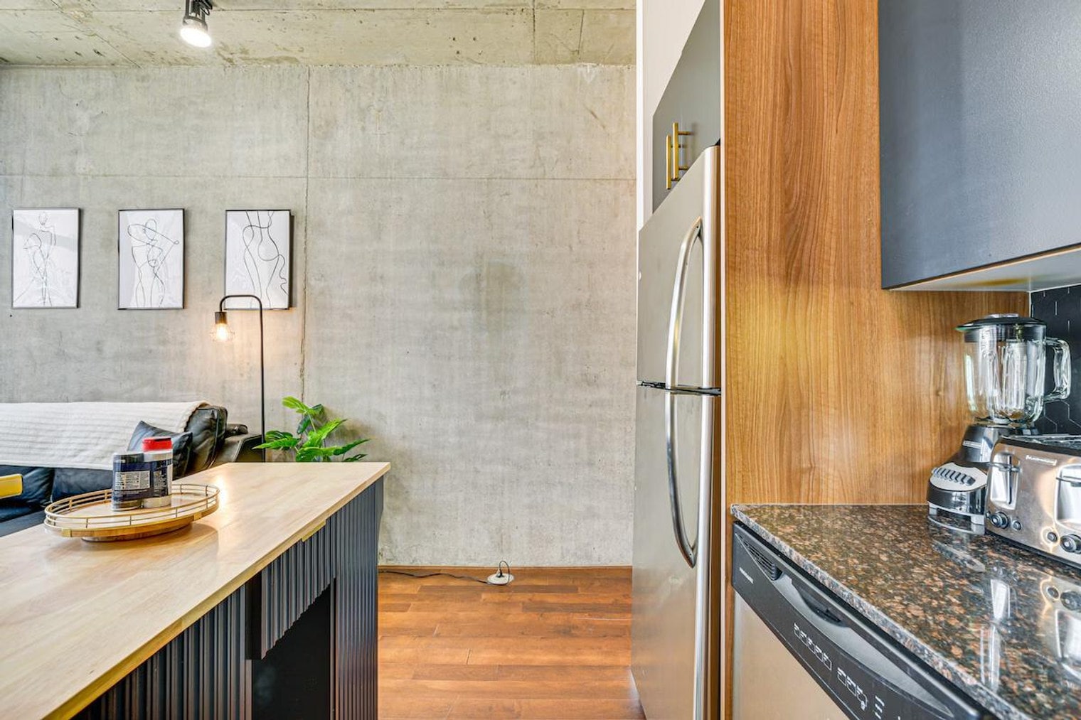 Building Photo - 235 W Van Buren St