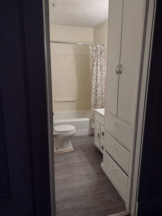 Building Photo - 532 Western Ave