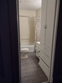 Building Photo - 532 Western Ave