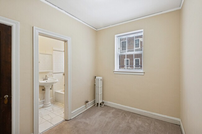 Building Photo - 200 S Maple Ave