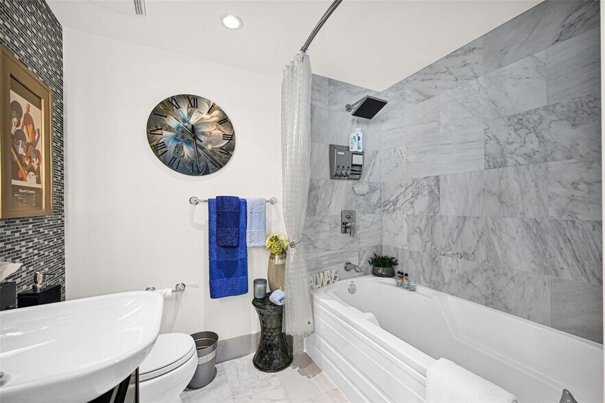 Building Photo - 690 SW 1st Ct