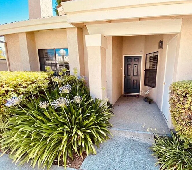 Building Photo - 691 Palomino Dr