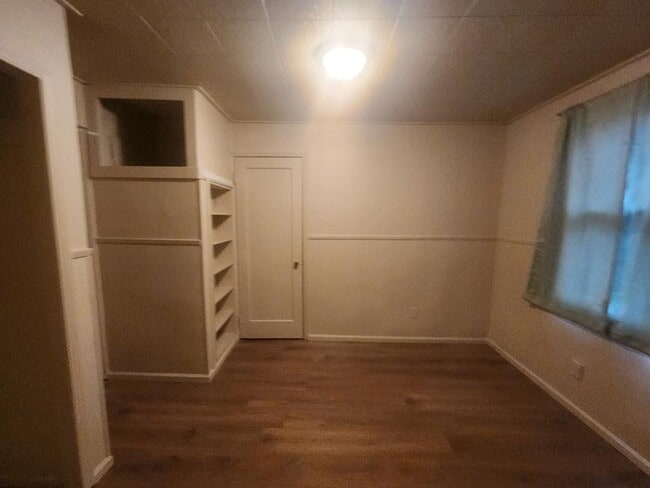 Building Photo - 2 bedroom 1 bath home