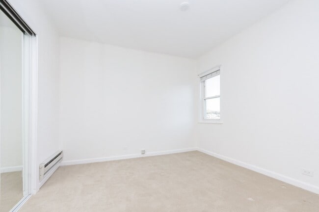 Building Photo - 3 Bed / 2 Bath pet friendly large and sunny unit on 24th St in Noe Valley. YouTube tour!