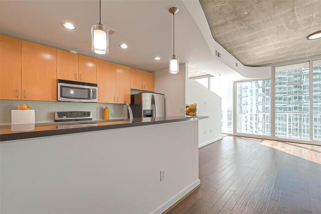 Building Photo - 5925 Almeda Rd