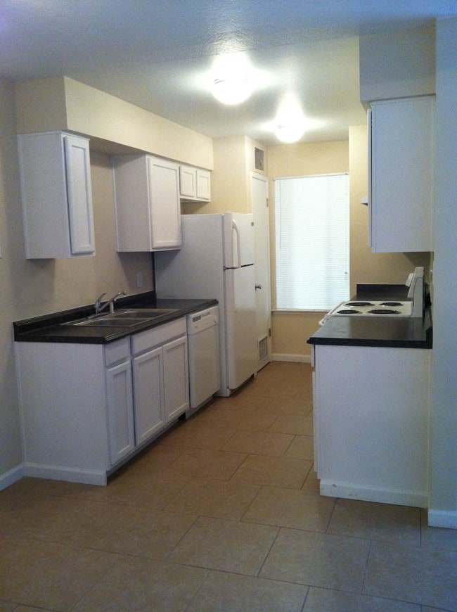 Interior Photo - Teakwood Gardens Apartments