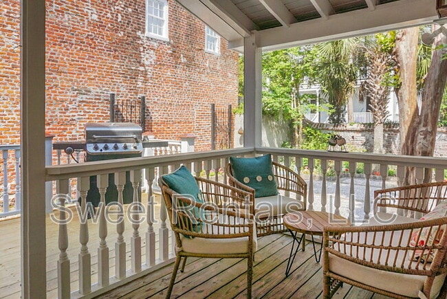 Building Photo - 6 Wentworth St