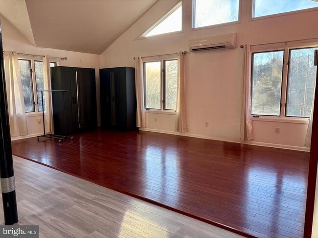 Building Photo - 215 Bryn Mawr Ave