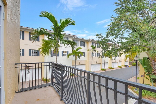 Building Photo - 2502 N Dixie Hwy