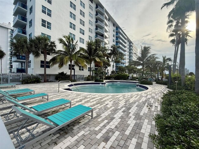 Building Photo - 7501 E Treasure Dr