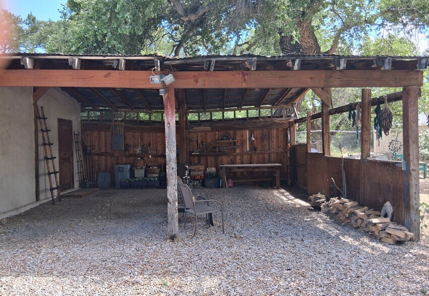 Building Photo - 68 Laker Dr