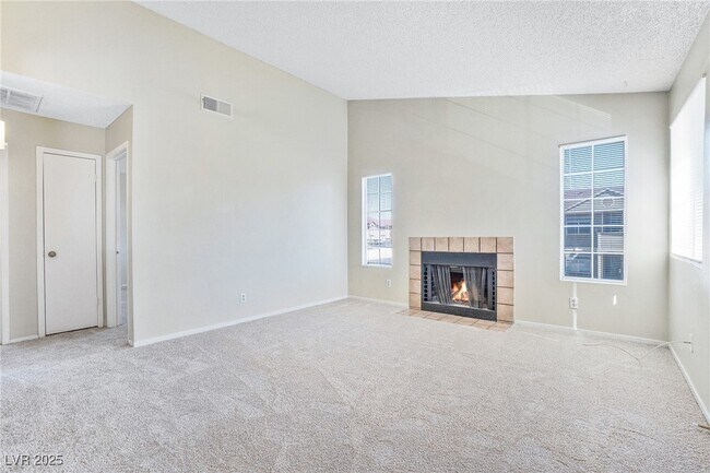 Building Photo - 2685 Jennydiane Dr